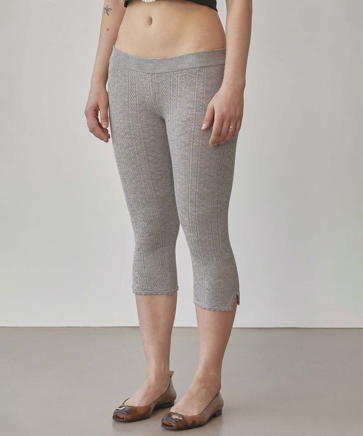 스컬프터(SCULPTOR) Eyelet Knit Capri Pants Melange Gray