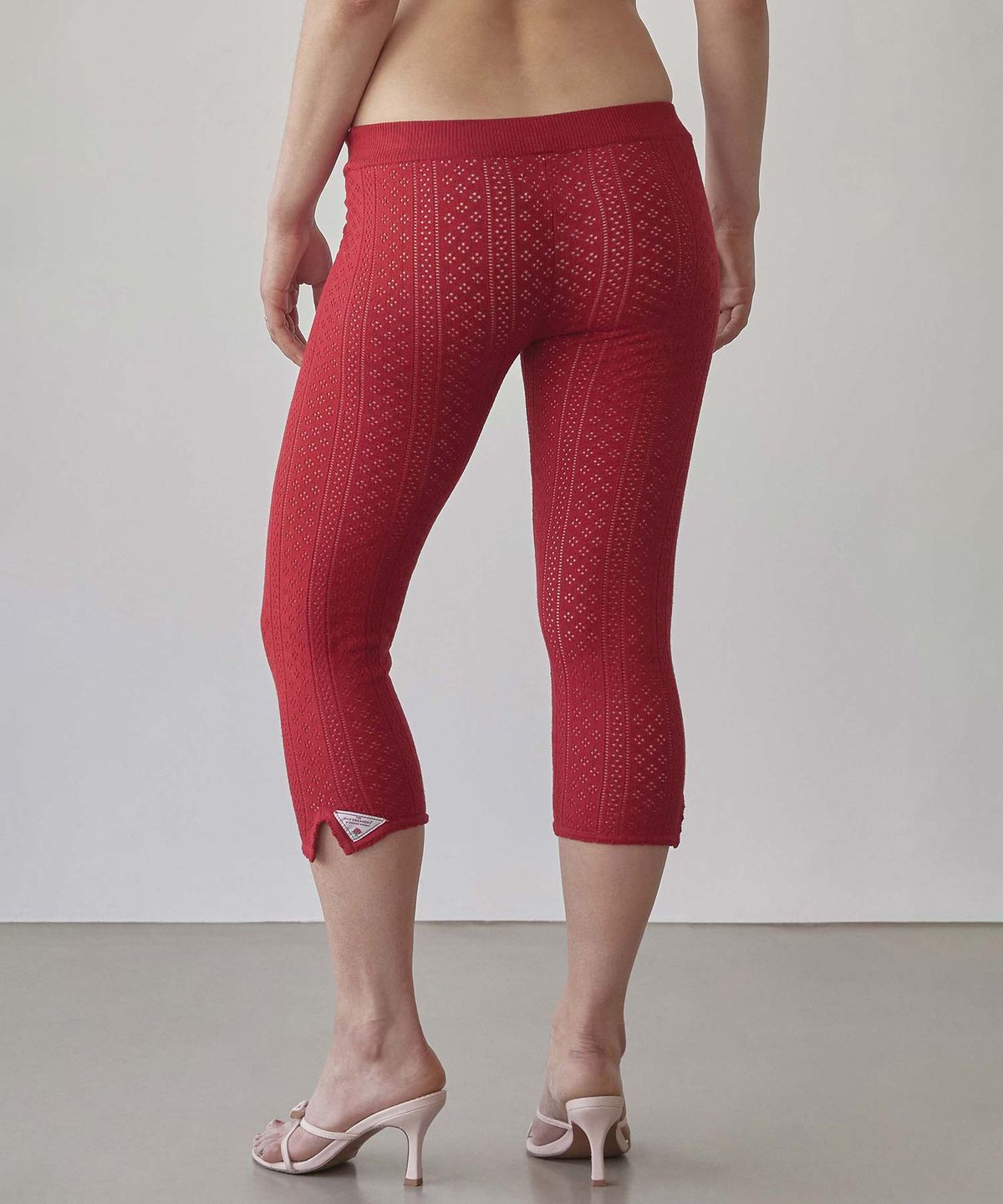 스컬프터(SCULPTOR) Eyelet Knit Capri Pants Red