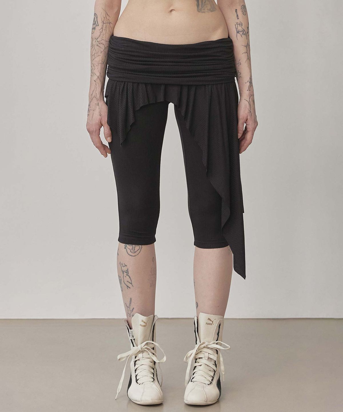 스컬프터(SCULPTOR) Asymmetric Skirt Leggings Black