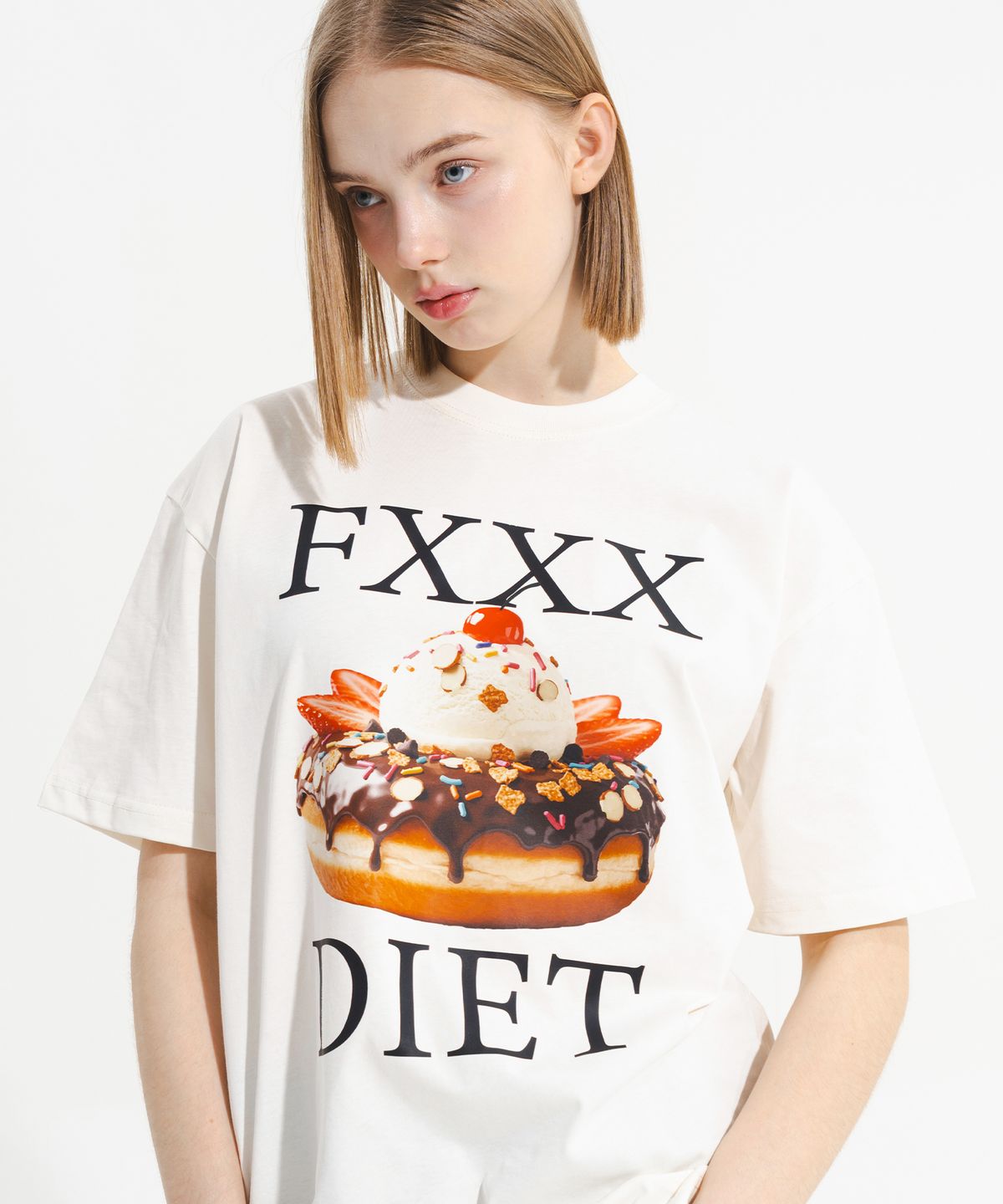 뉴키치(NEWKITSCH) FXXX DIET SHORT SLEEVE (IVORY)