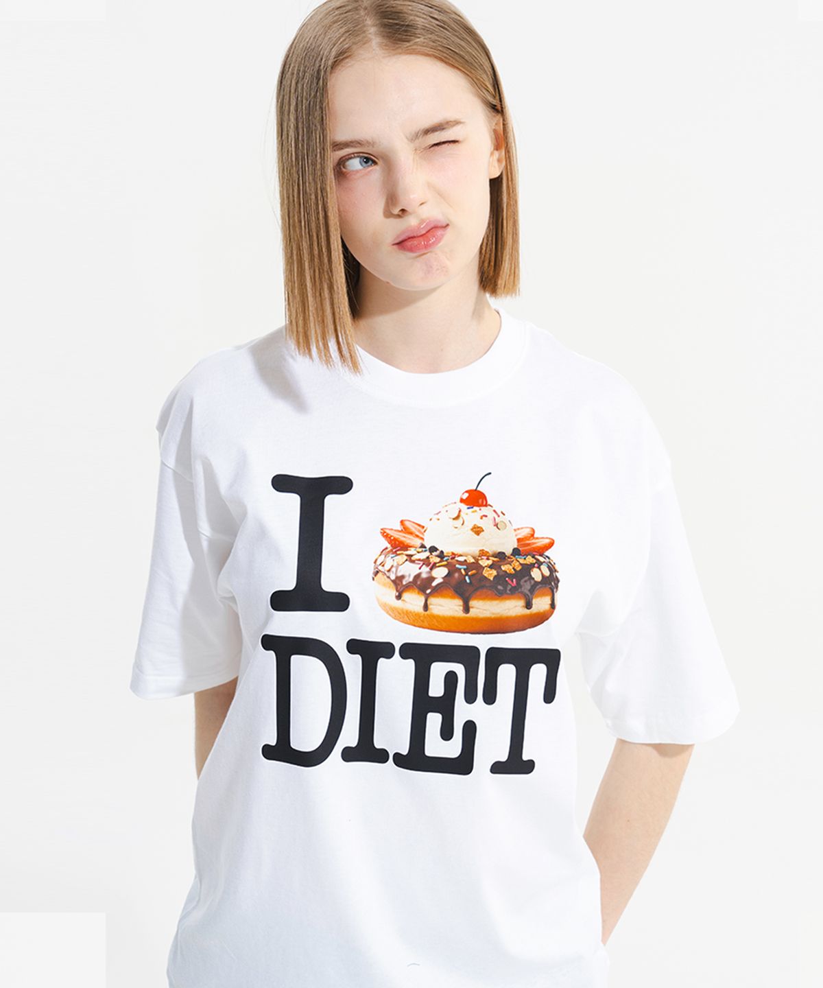 뉴키치(NEWKITSCH) I LOVE DIET SHORT SLEEVE (WHITE)