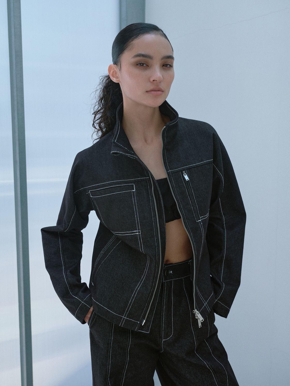 콥키노(KOBKINO) CURVERD DENIM JACKET (BLACK)