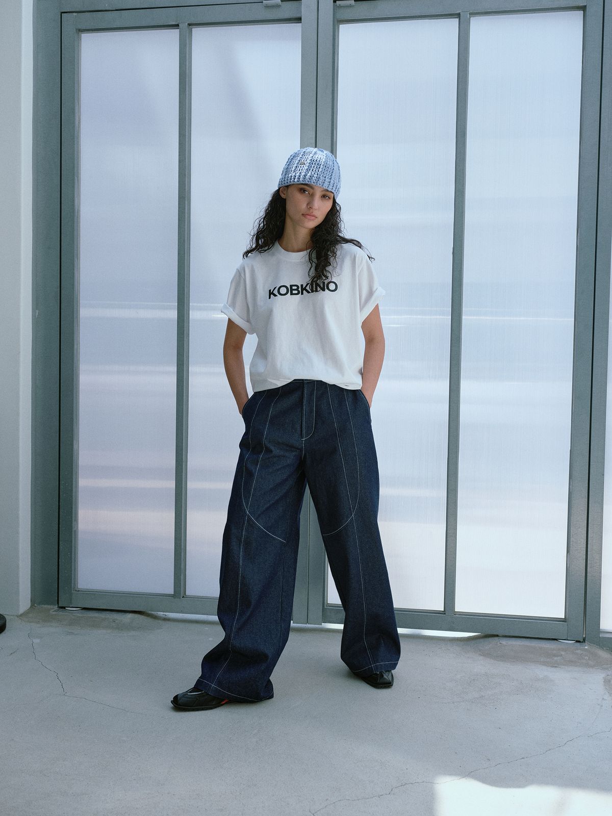 콥키노(KOBKINO) CURVED OVERSIZE DENIM PANTS  (DARK BLUE)
