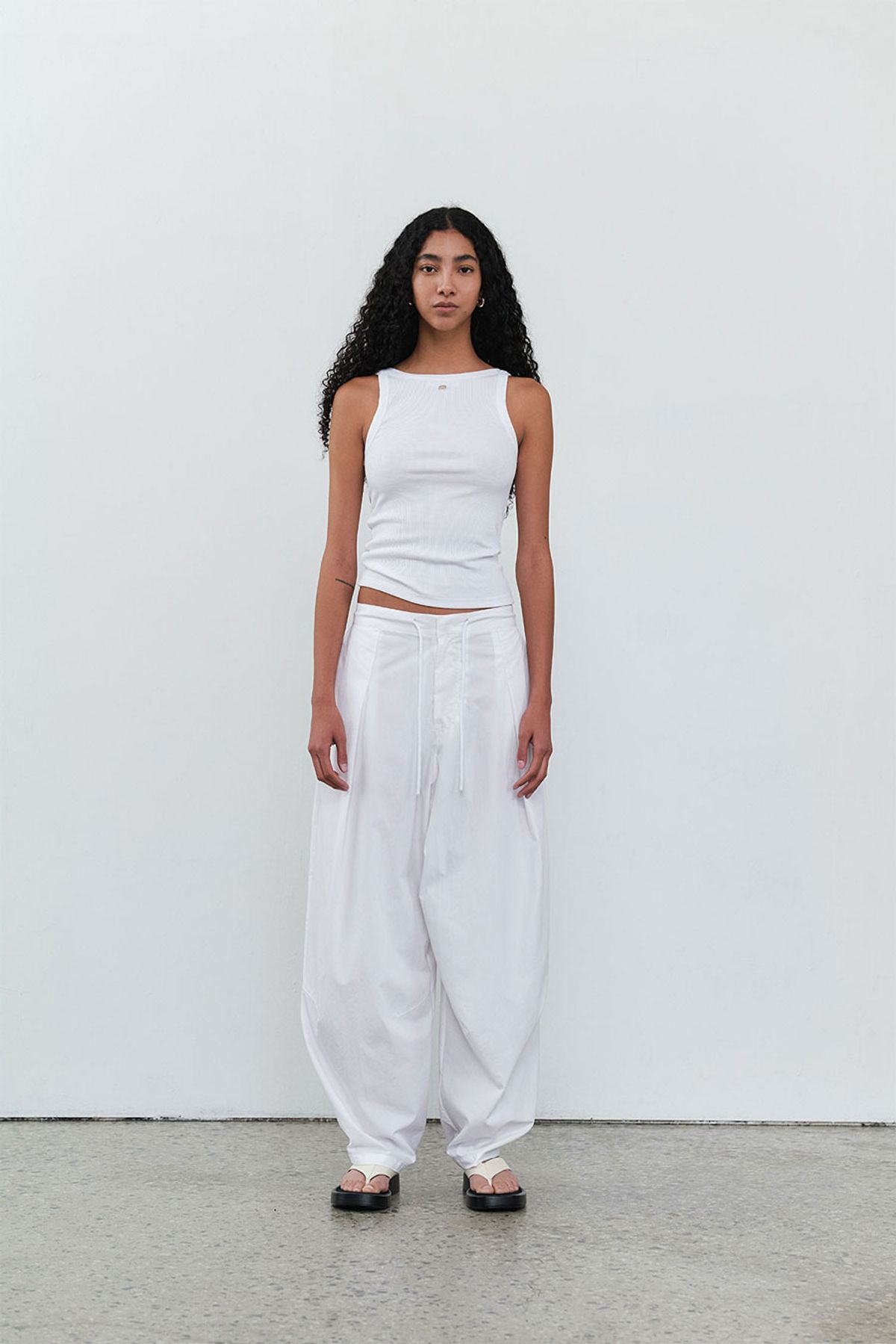콥키노(KOBKINO) PARACHUTE PANTS (WHITE)- ESSENTIAL