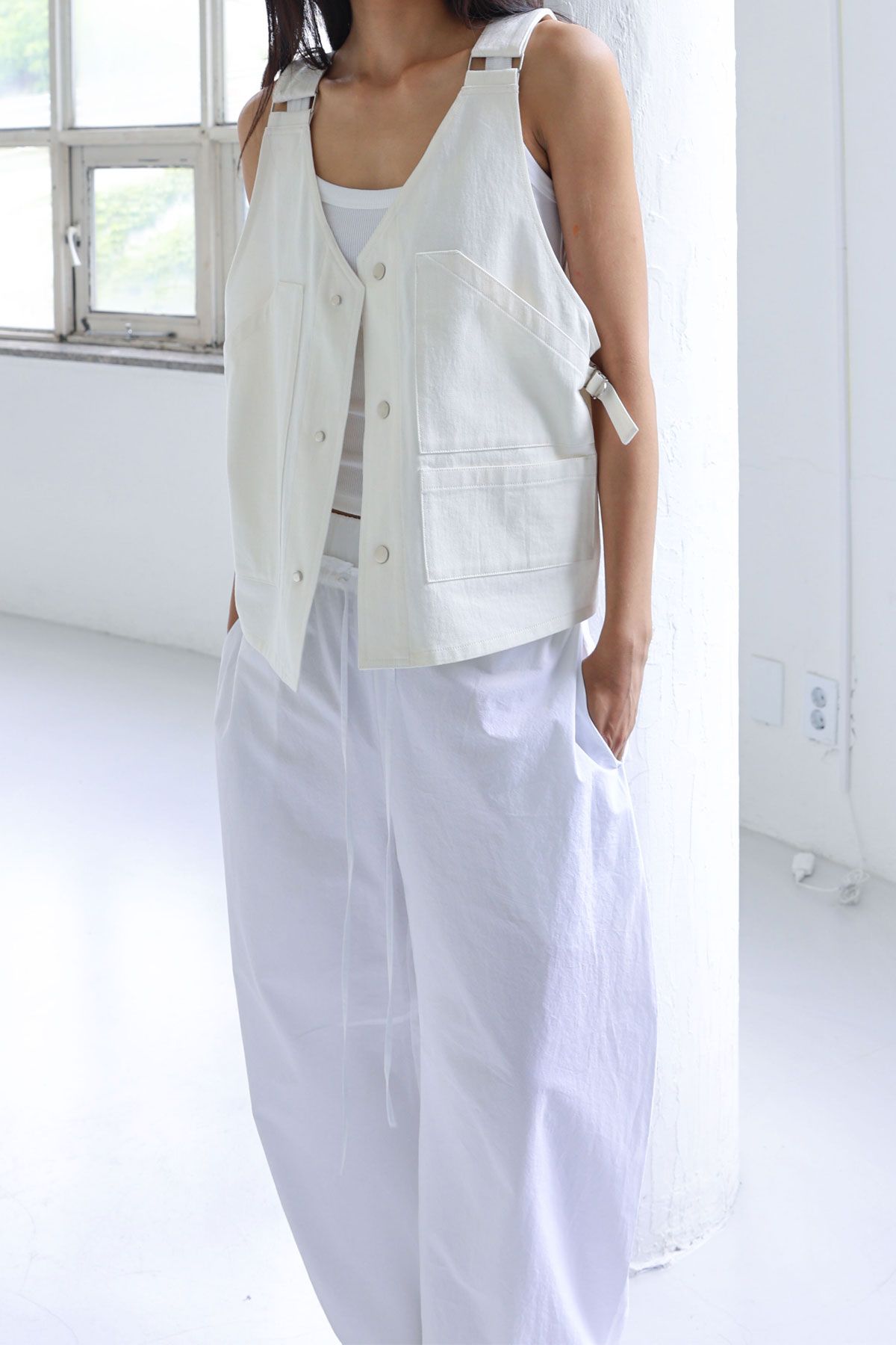 콥키노(KOBKINO) UTILITY COTTON VEST (IVORY)