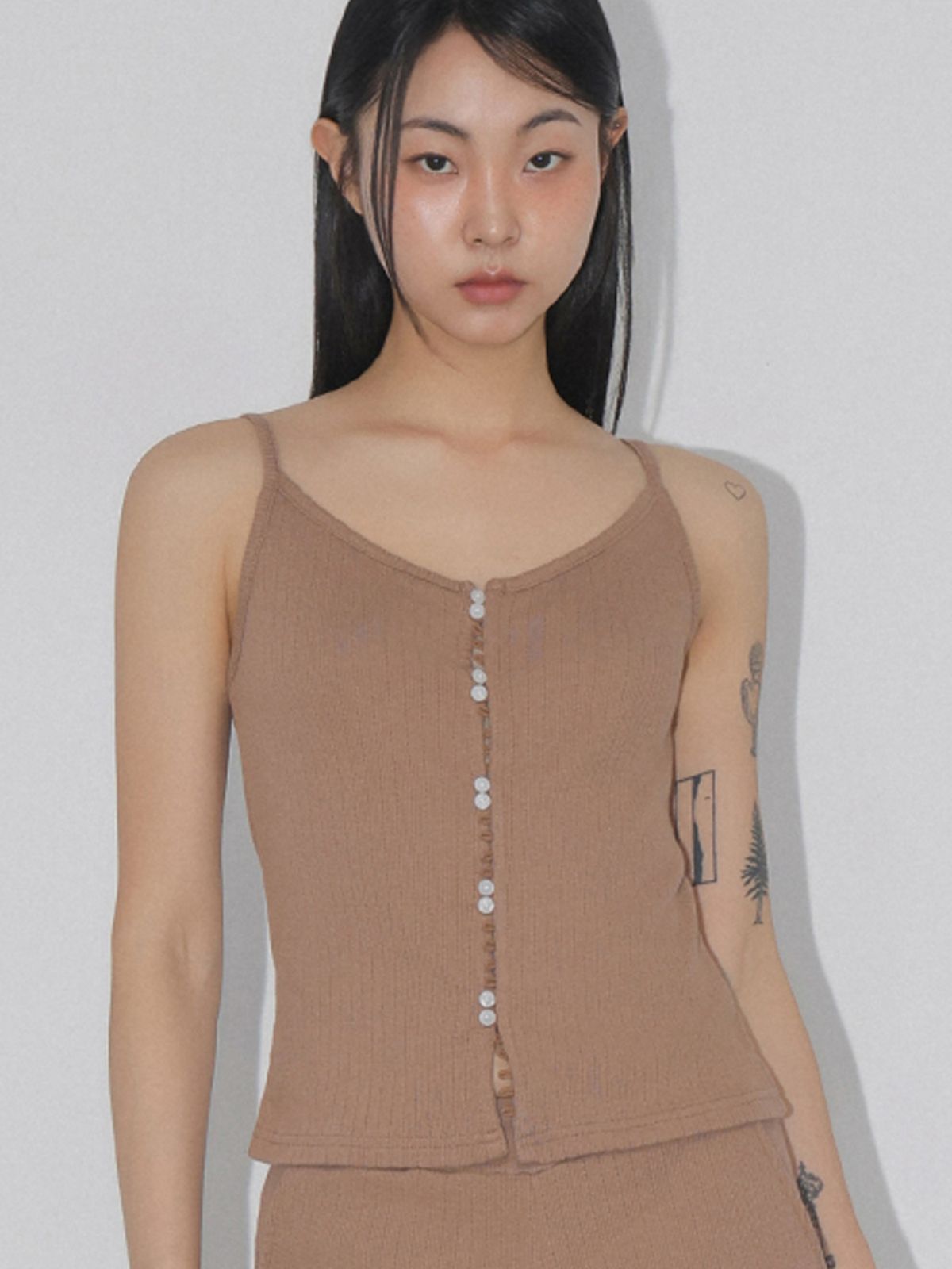 칙스(CHICKS) 골지 투버튼 나시 베스트 브라운