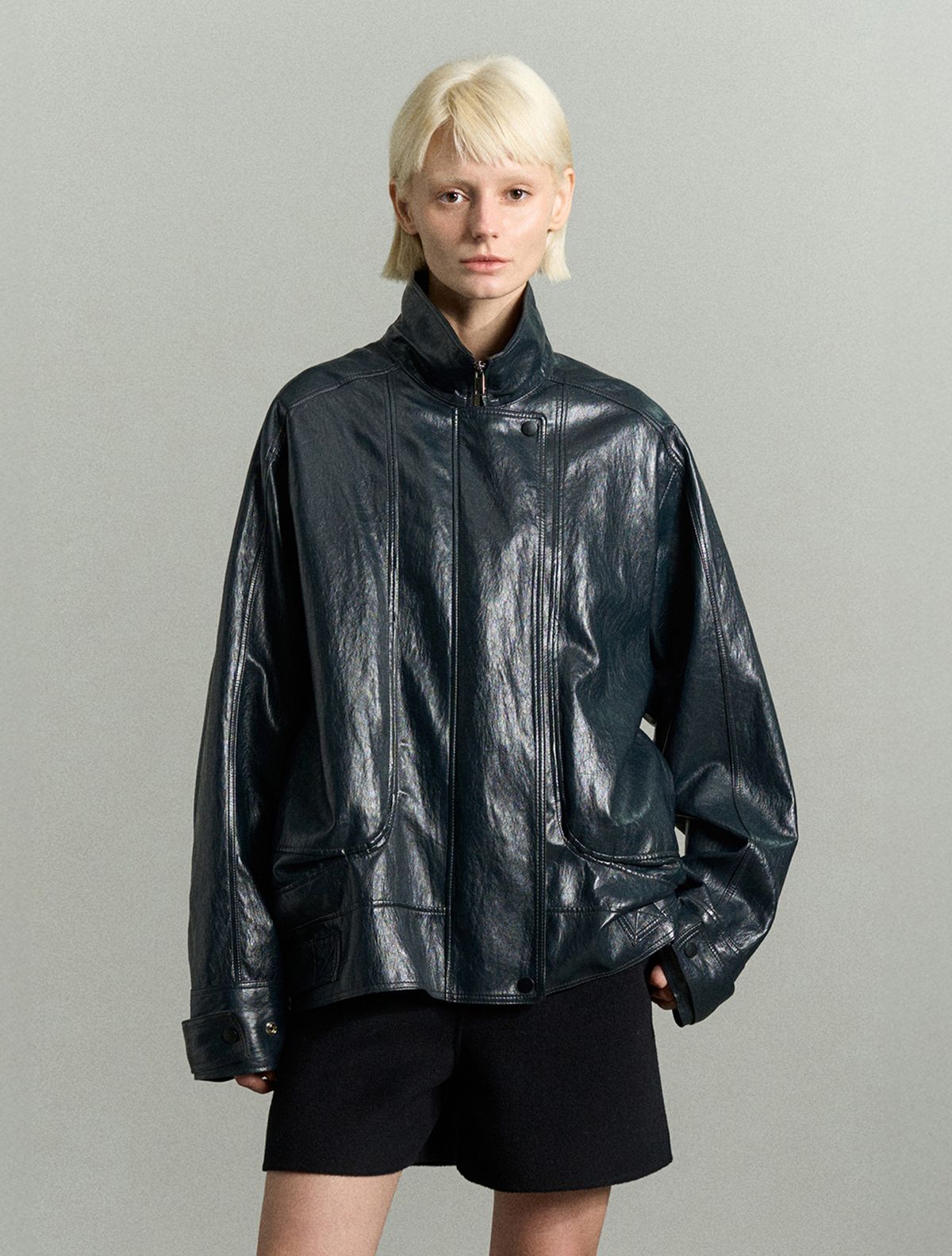 리이(RE RHEE) FUNNEL NECK VEGAN LEATHER JACKET MIDNIGHT NAVY
