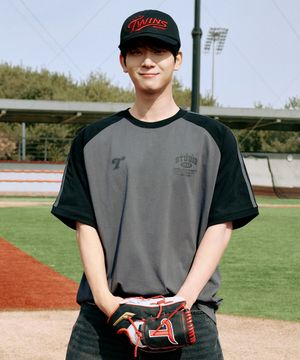 [LG트윈스x1993스튜디오] 래글런 배색 링거 티셔츠_차콜