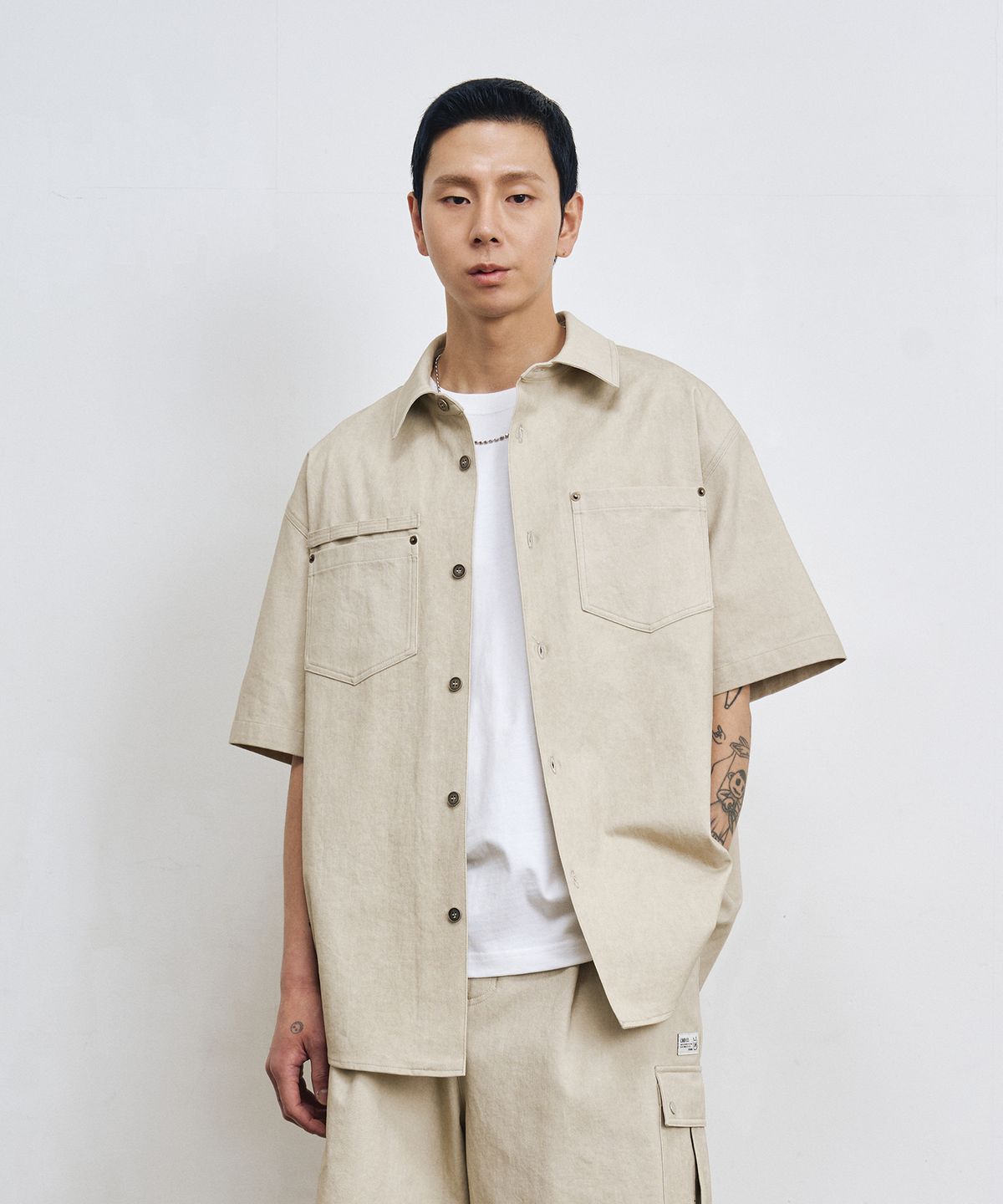엘엠알(LMR) 피그먼트 투 포켓 하프 셔츠 BEIGE