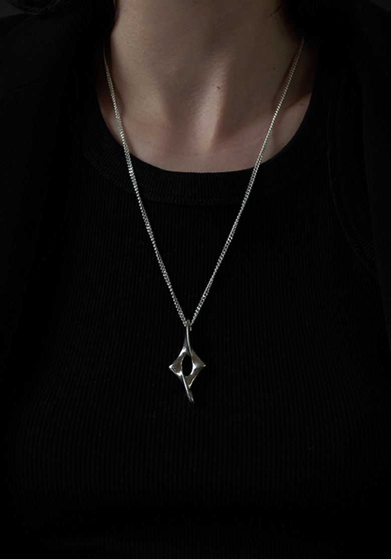 밤의 윤슬 1 Necklace