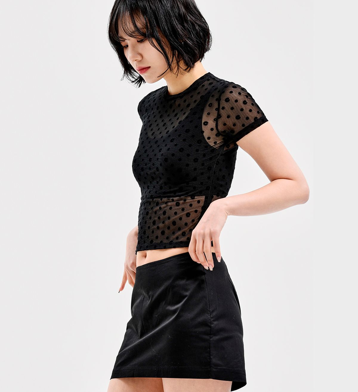 엑스트라오디너리(EXTRAORDINARY) W LOGO PATTERN TEE BLACK