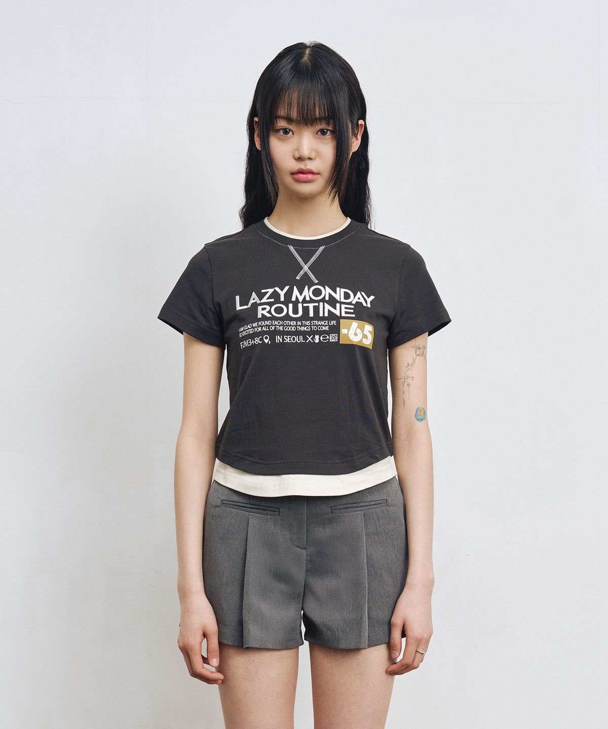 엘엠알(LMR) 풀 레터링 레이어드 티셔츠 CHARCOAL