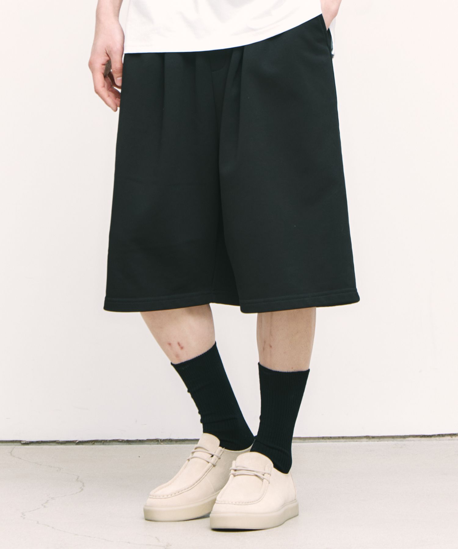 MUSINSA | MACASITE One-Tuck Bermuda 7-Cut Sweatpants Black