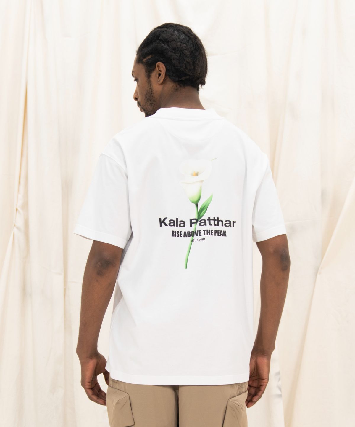 칼라파타르(KALAPATTHAR) Flower Graphic Back Logo T-Shirt - White
