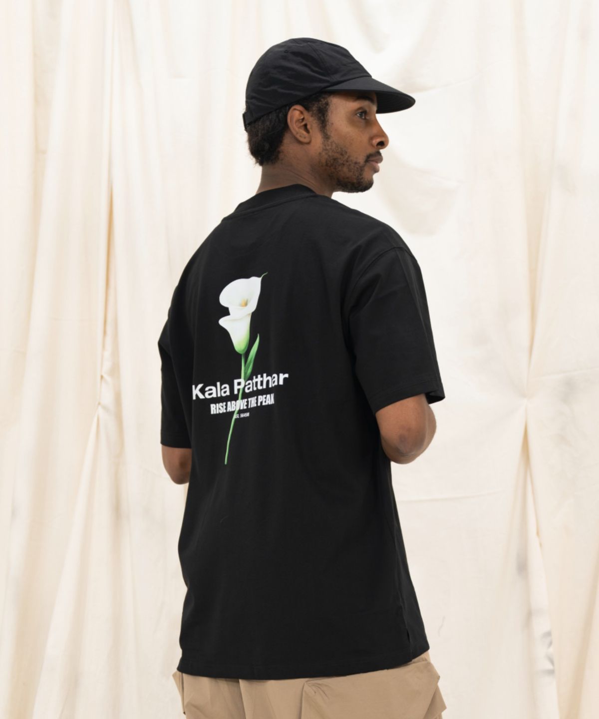 칼라파타르(KALAPATTHAR) Flower Graphic Back Logo T-Shirt - Black