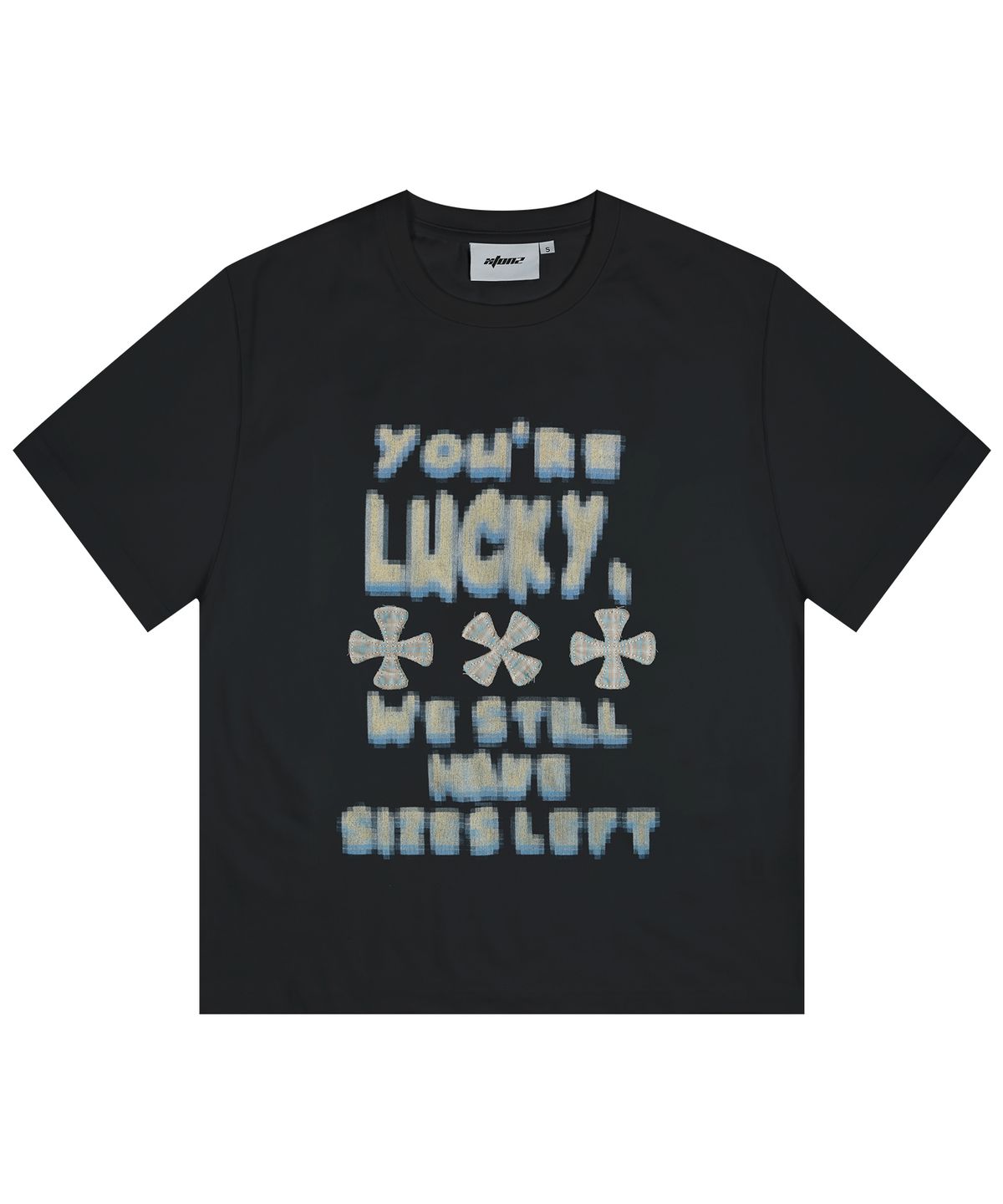 엑스톤즈(XTONZ) XTT127 픽셀 체크 아플리케 티셔츠 (BLACK)