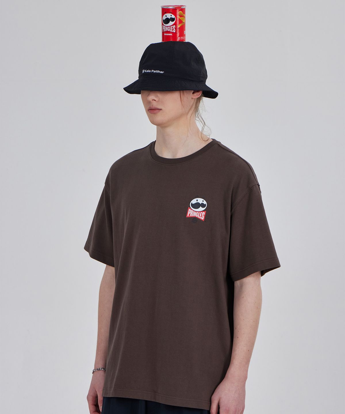 칼라파타르(KALAPATTHAR) [PRINGLES X KALAPATTHAR] Summer Potato Pool T-Shirt - Brown