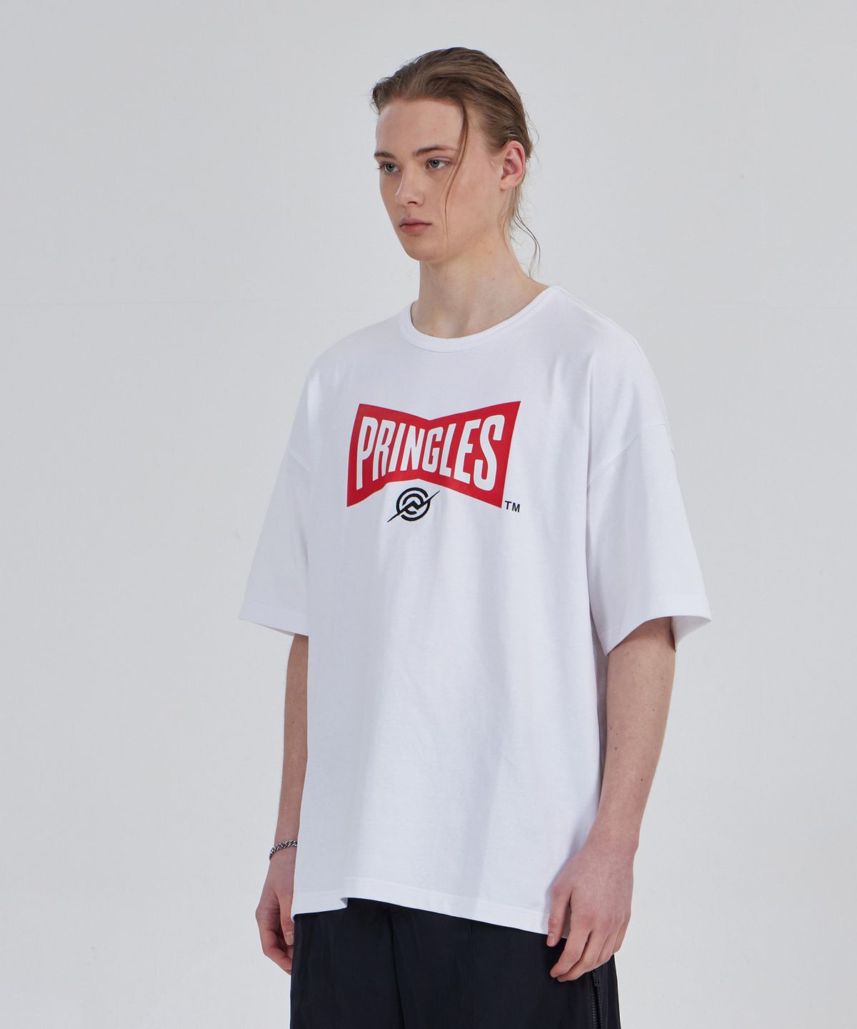 칼라파타르(KALAPATTHAR) [PRINGLES X KALAPATTHAR] Bowtie T-Shirt - White