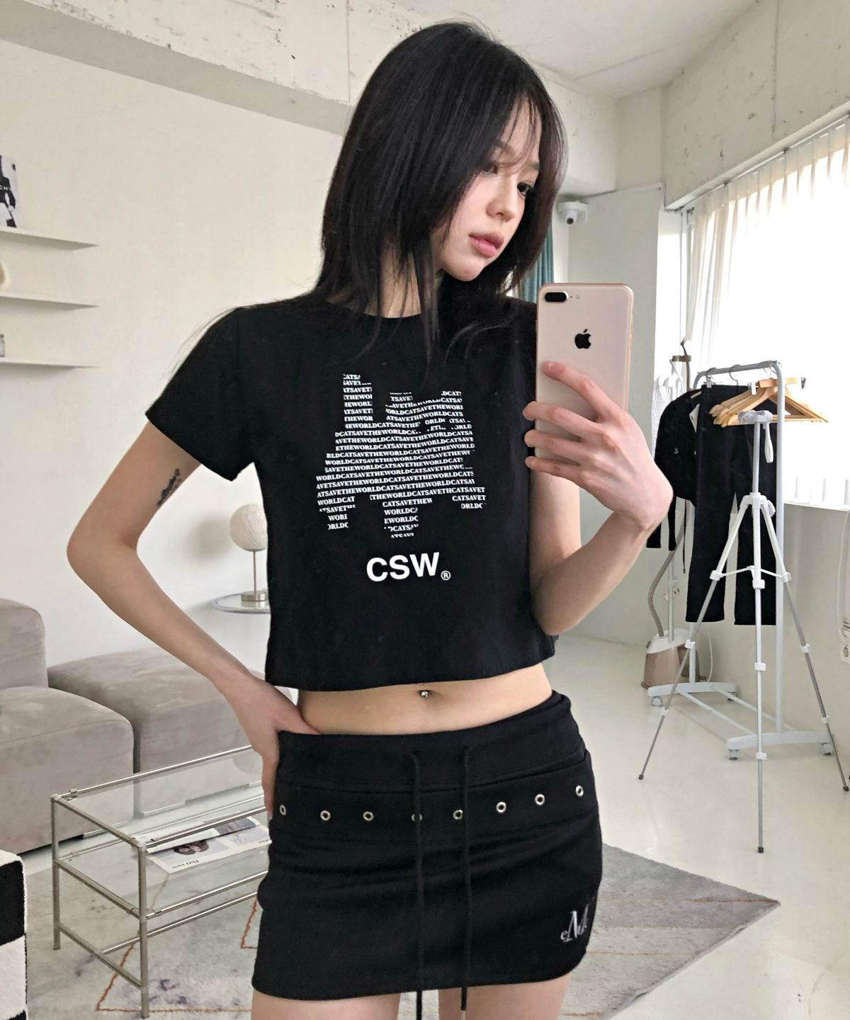 캣세이브더월드(CATSAVETHEWORLD) 바스 레터링 아트 반팔 티 남녀공용 (2컬러)