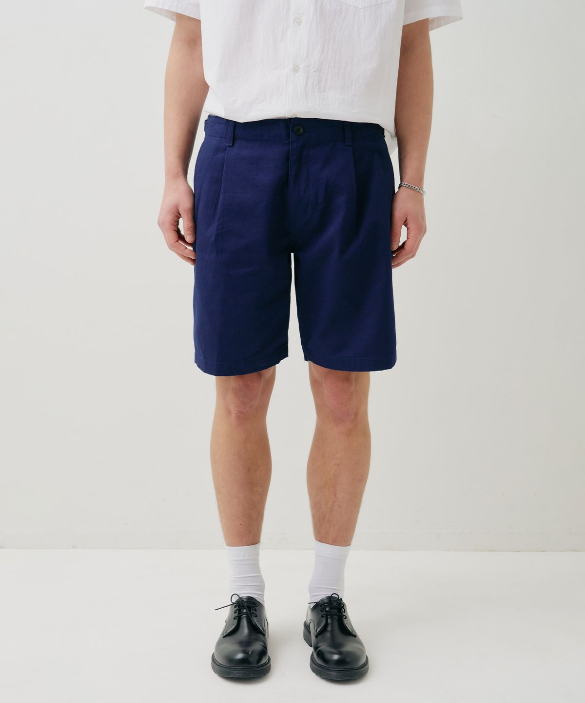 필더스(FIELDERS) BASIC STANDARD FIT ONE-TUCK SHORTS NAVY