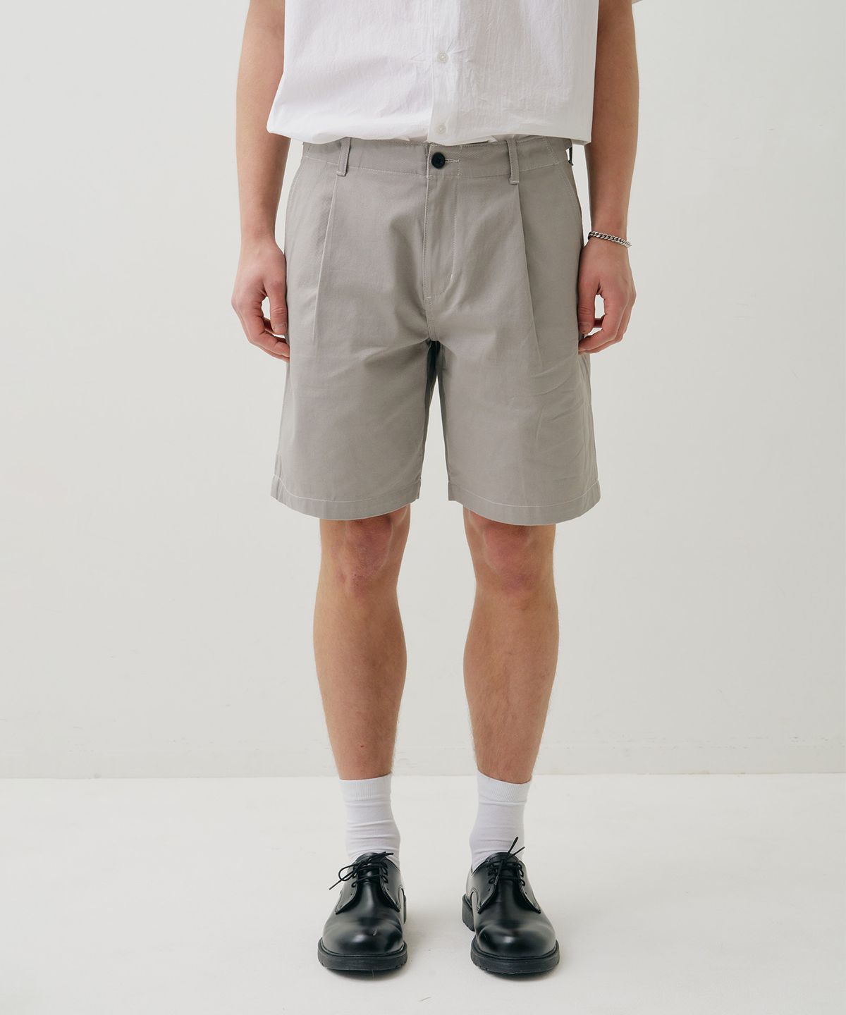 필더스(FIELDERS) BASIC STANDARD FIT ONE-TUCK SHORTS GREY