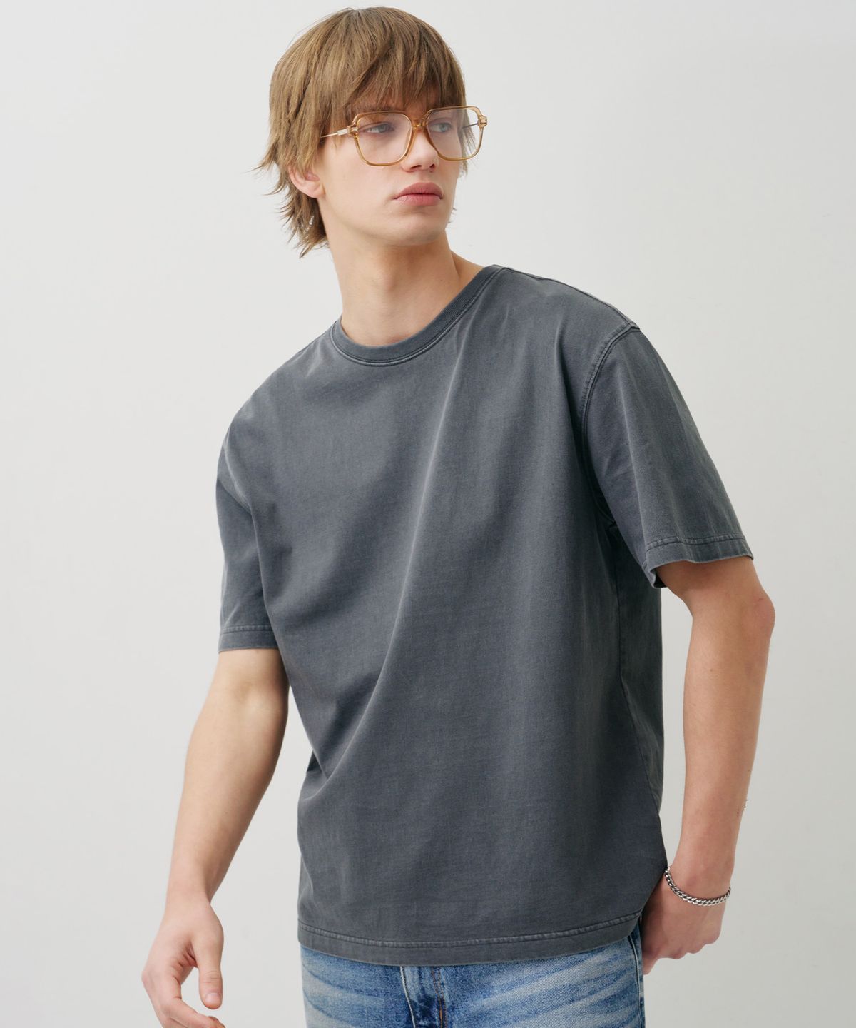 필더스(FIELDERS) BASIC BACK INCISION SHORT-SLEEVED T-SHIRT CHARCOAL