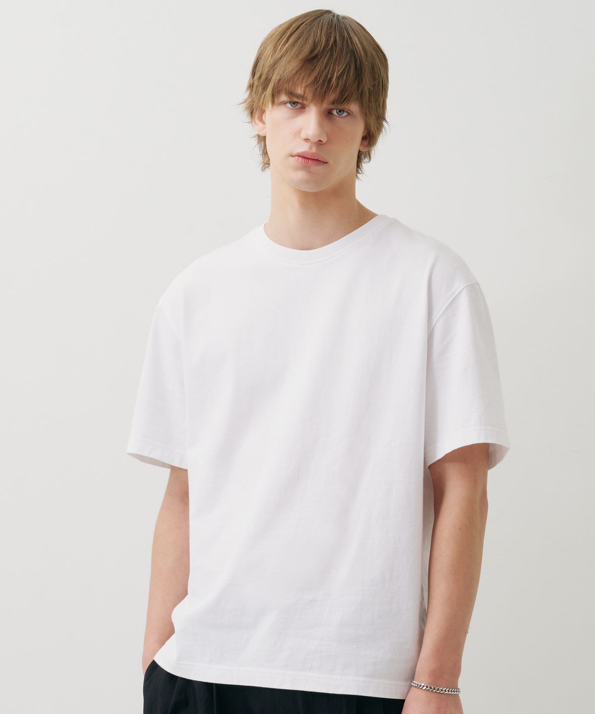 필더스(FIELDERS) BASIC BACK INCISION SHORT-SLEEVED T-SHIRT WHITE