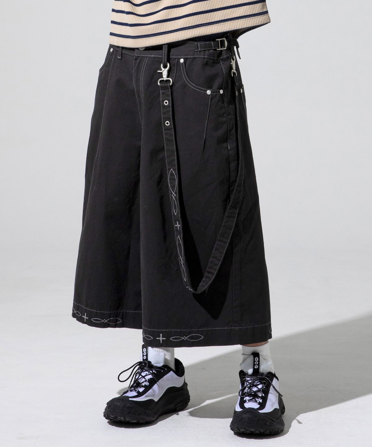 엑스톤즈(XTONZ) XP285 웨스턴 체인 버뮤다 코튼 팬츠 (BLACK)