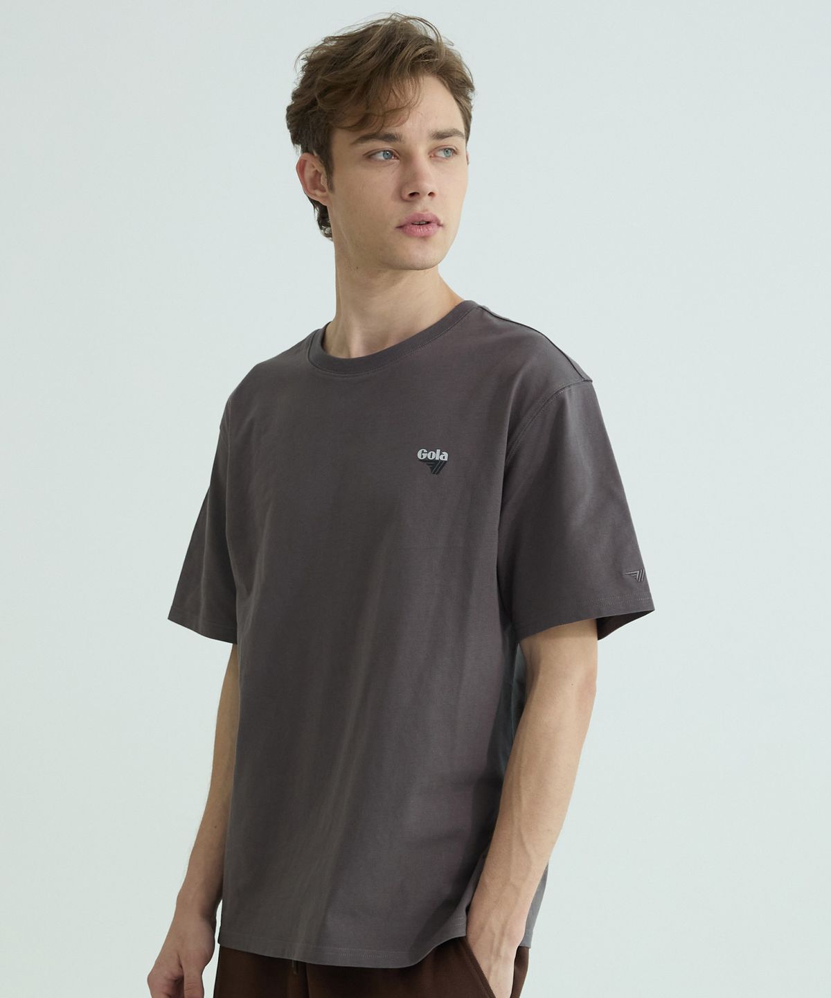 골라(GOLA) ESSENTIAL SMALL LOGO T-SHIRTS [CHARCOAL]