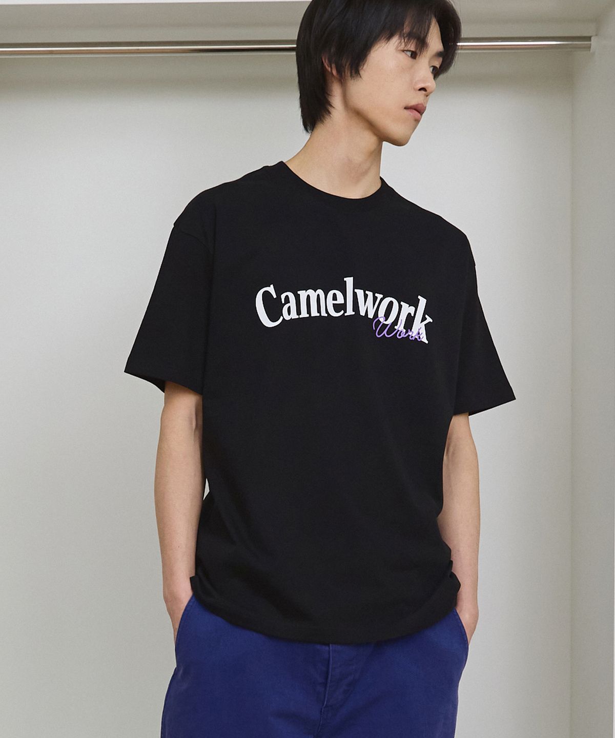 카멜워크(CAMEL WORK) 라운드 캘리 반팔티셔츠(블랙)