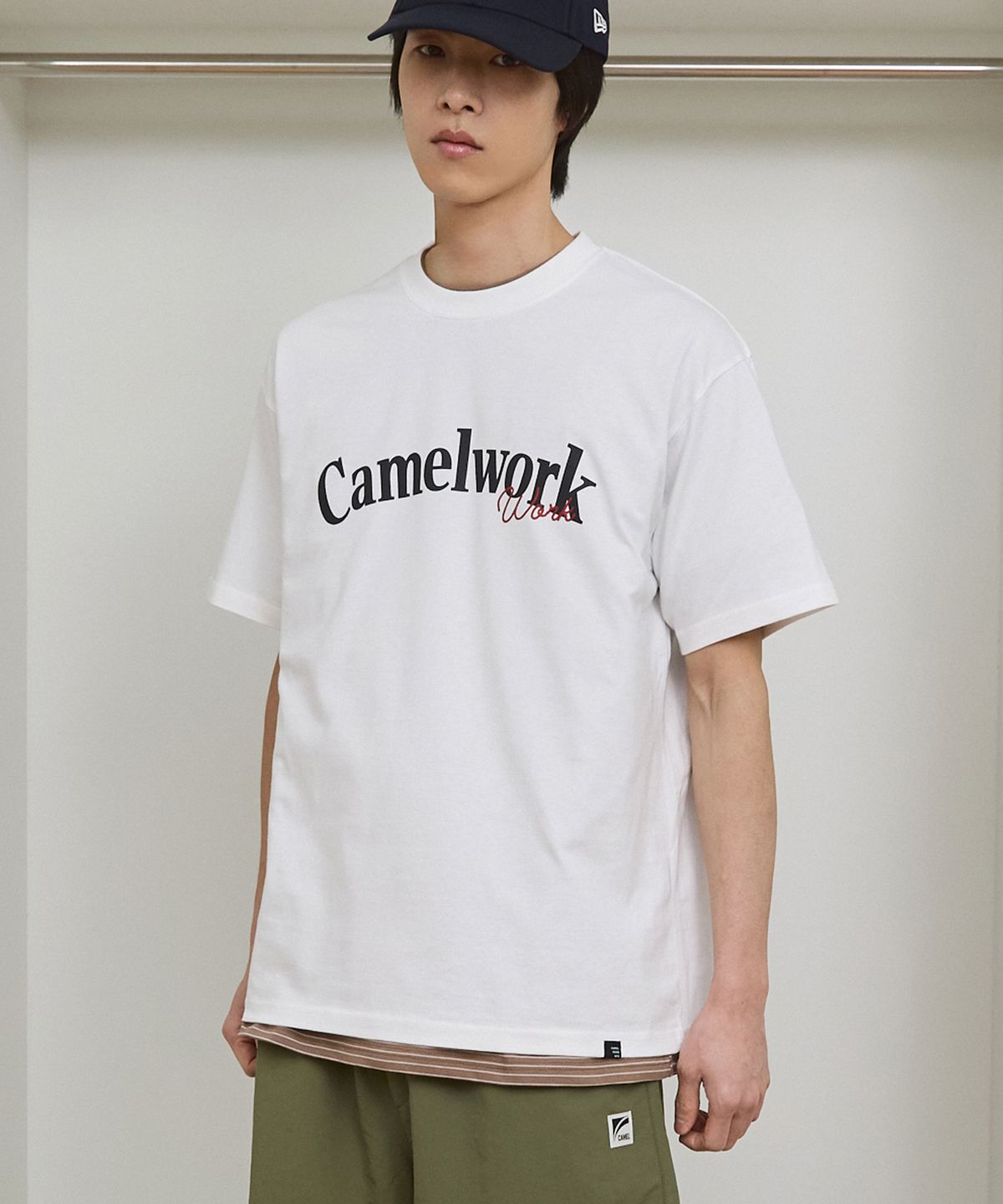 카멜워크(CAMEL WORK) 라운드 캘리 반팔티셔츠(화이트)