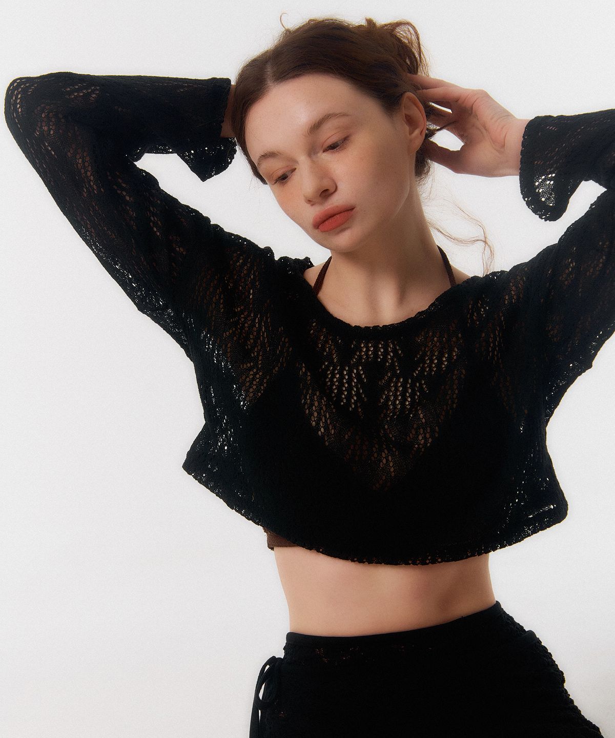꾸아페(QUAFE) CROP COVER-UP KNIT TOP_black