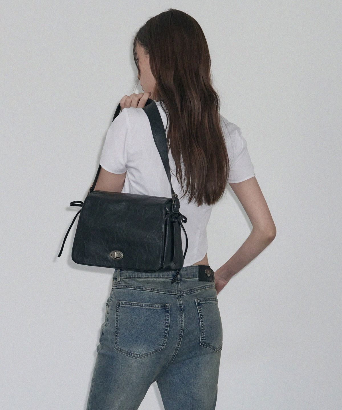 레더리(LEATHERY) 리본 플랩 숄더백 [BLACK]
