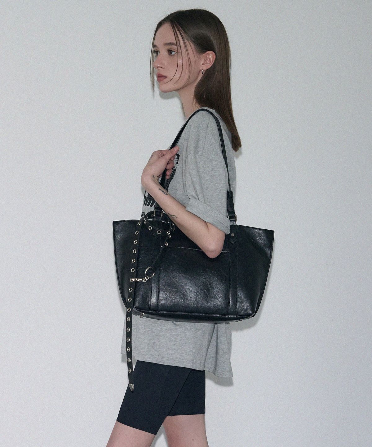레더리(LEATHERY) 볼티드 쇼퍼백 [BLACK]