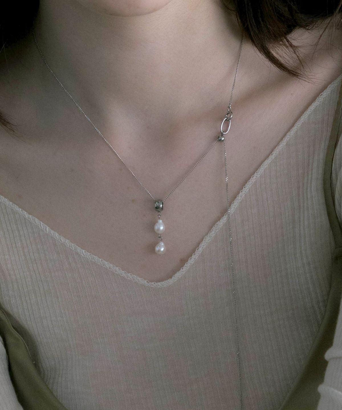 펄리모어(PEARLY MORE) 드롭 진주 롱 슬라이드 볼 목걸이_PM25N024SS