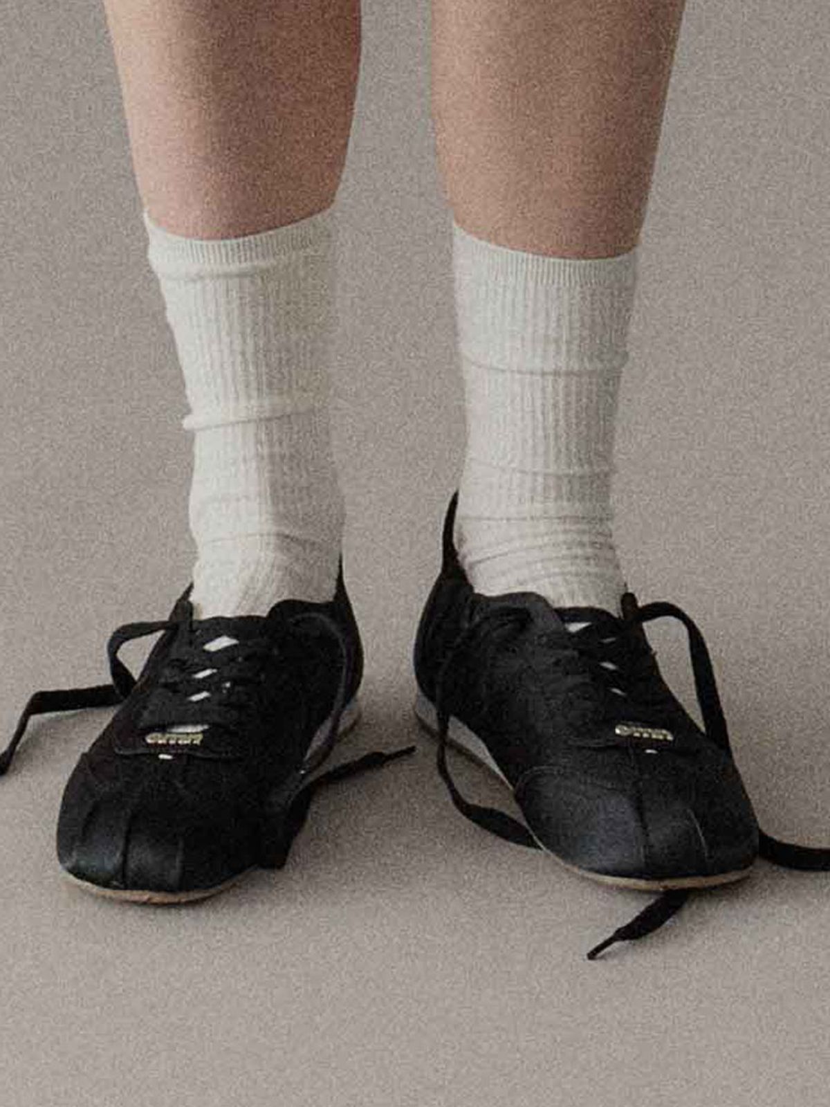 옴니포턴트(OMNIPOTENT) omn Satin sneakers _Black