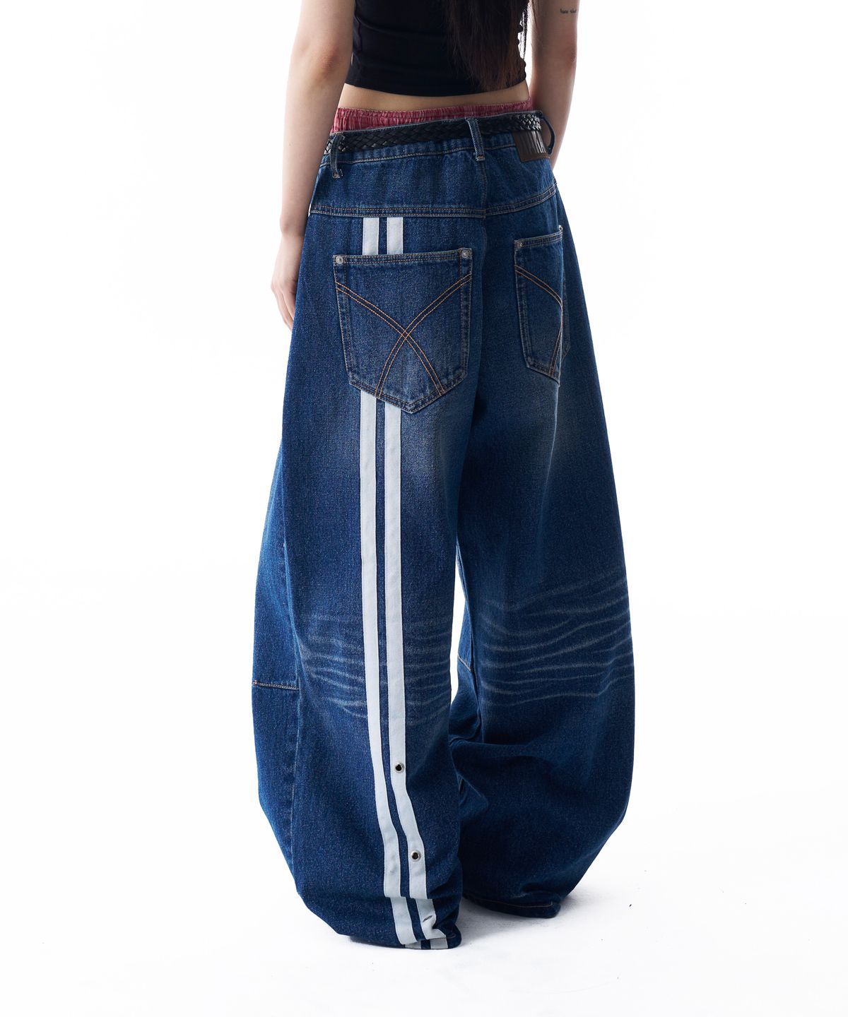 아캄(AAKAM) 2-Lined Eyelet Washed Denim Pants (Blue)