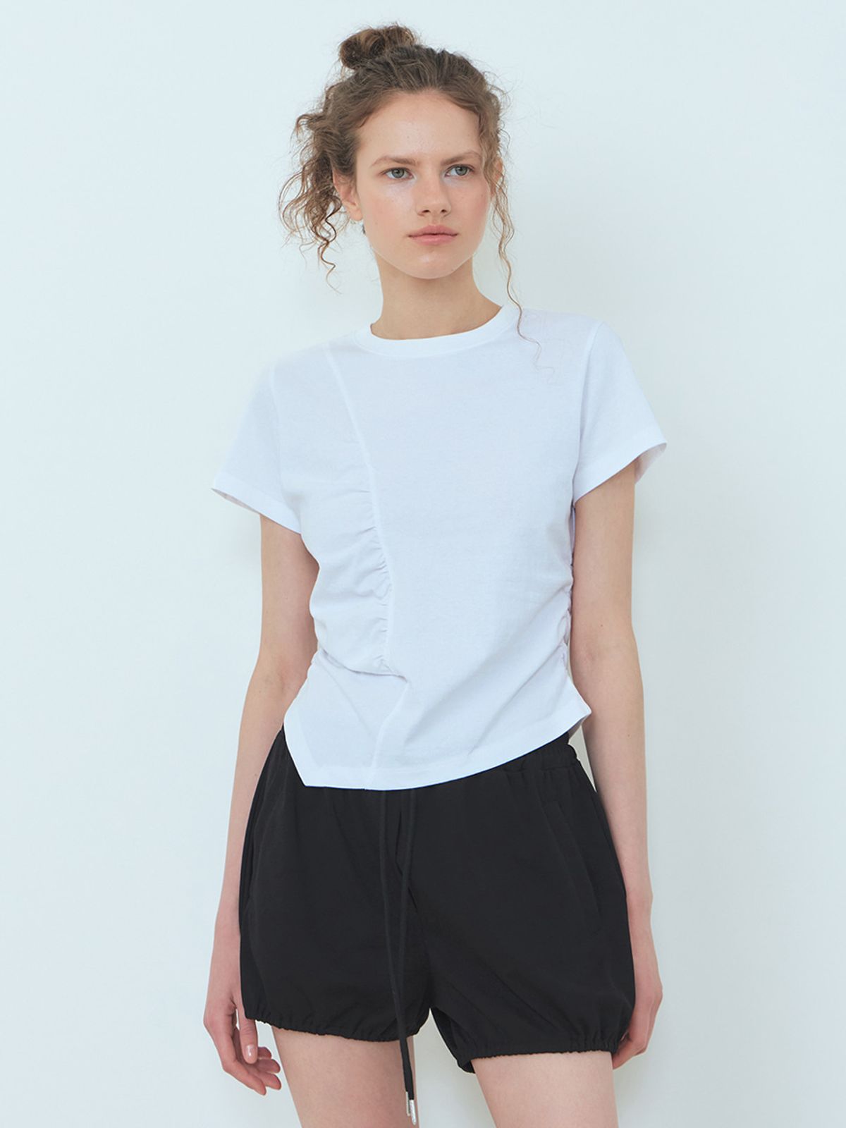 에트몽(ETMON) Curved Shirring T-Shirt White