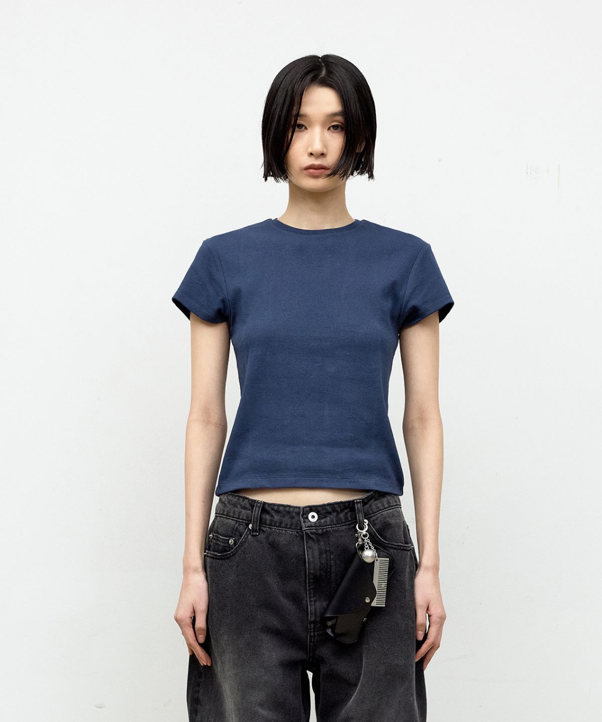 쿠어 우먼(COOR WOMEN) 리브드 크롭 티셔츠 (네이비)