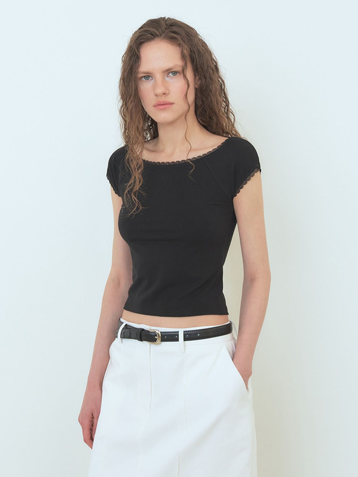 에트몽(ETMON) Lace Trimming T-Shirt Black