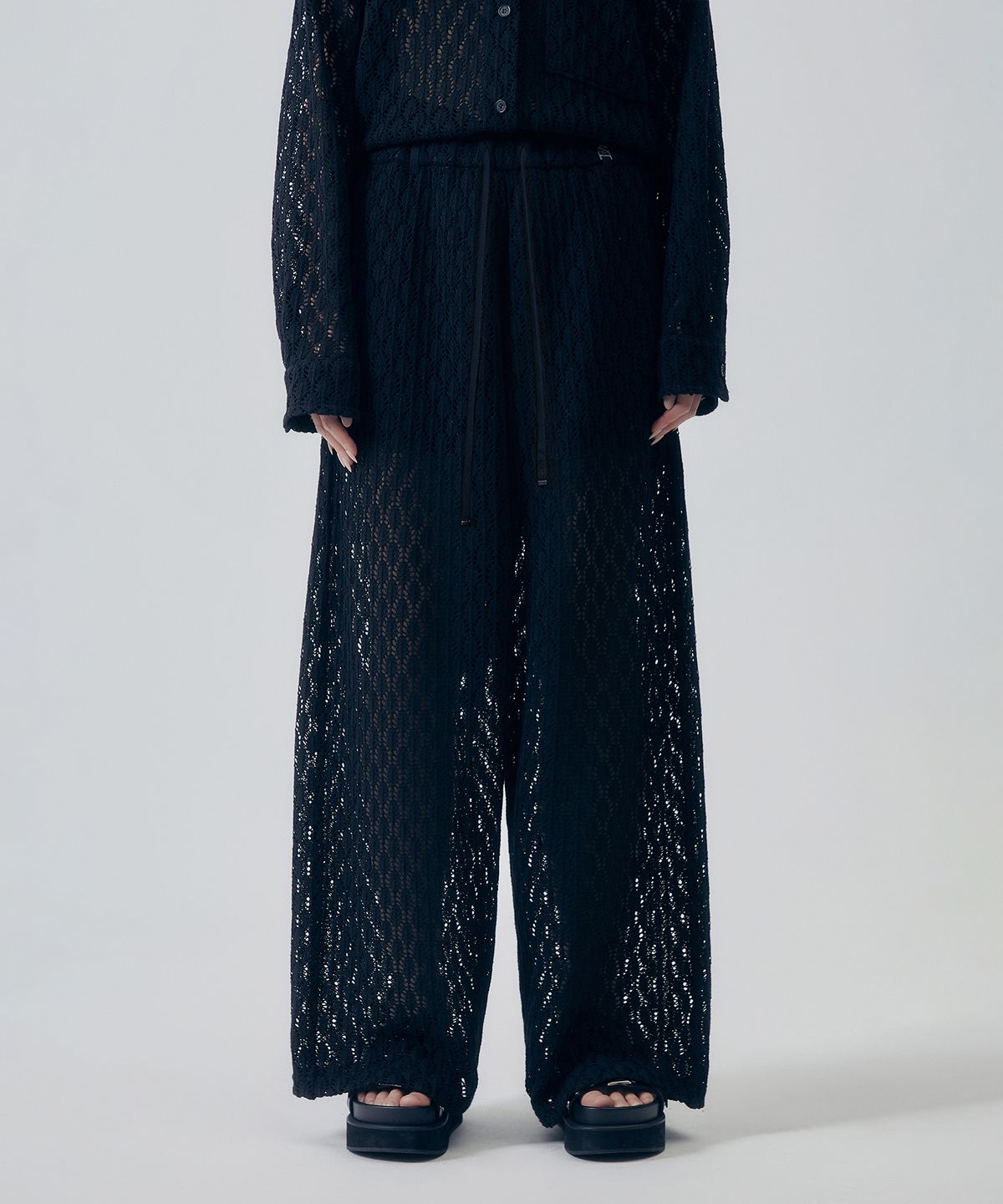 트리밍버드(TREEMINGBIRD) Lace Embellished Set-up Pants [ Black ]