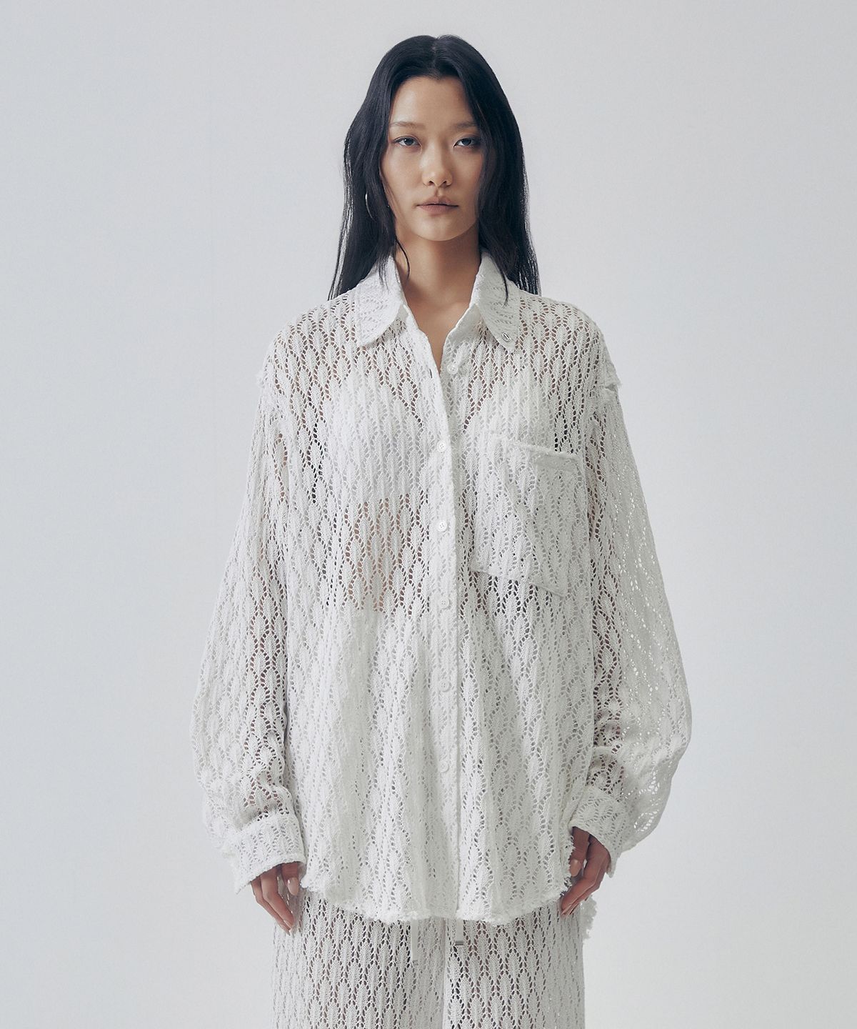 트리밍버드(TREEMINGBIRD) Lace Embellished Set-up Shirt [ White ]
