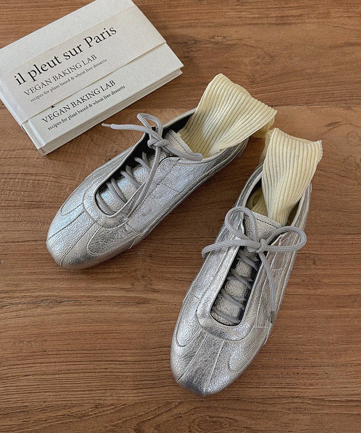 무드앤플(MOODNPLE) lucasia silver crack sneakers