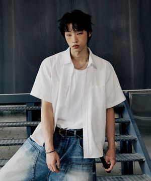 논페이드 세미크롭 반팔 데님셔츠 - 화이트