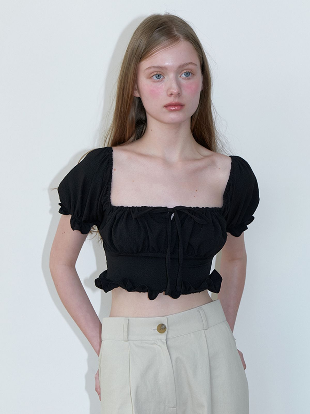 카인더베이비(KINDABABY) crop smock shirring blouse - black