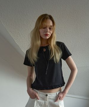 도트 프릴 티셔츠 블랙