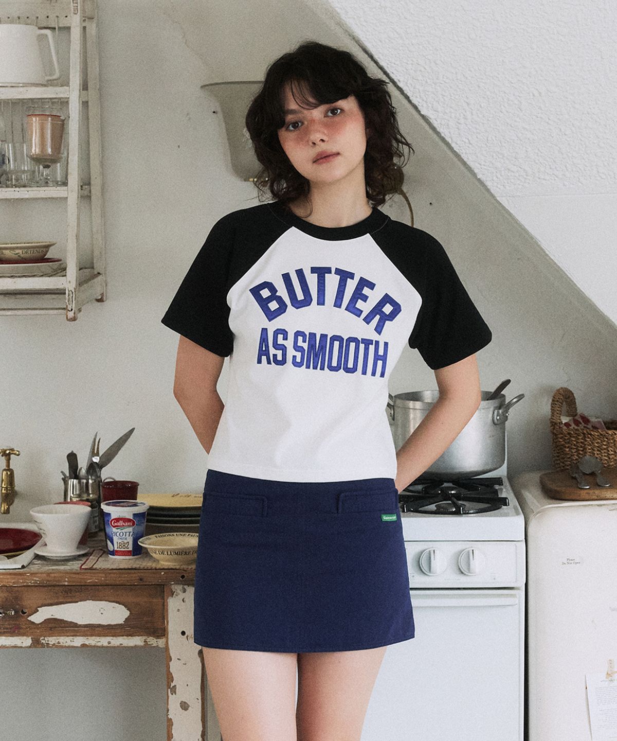 그린버터(GREENBUTTER) Smooth Raglan Sleeve Tee (Ivory/Black)