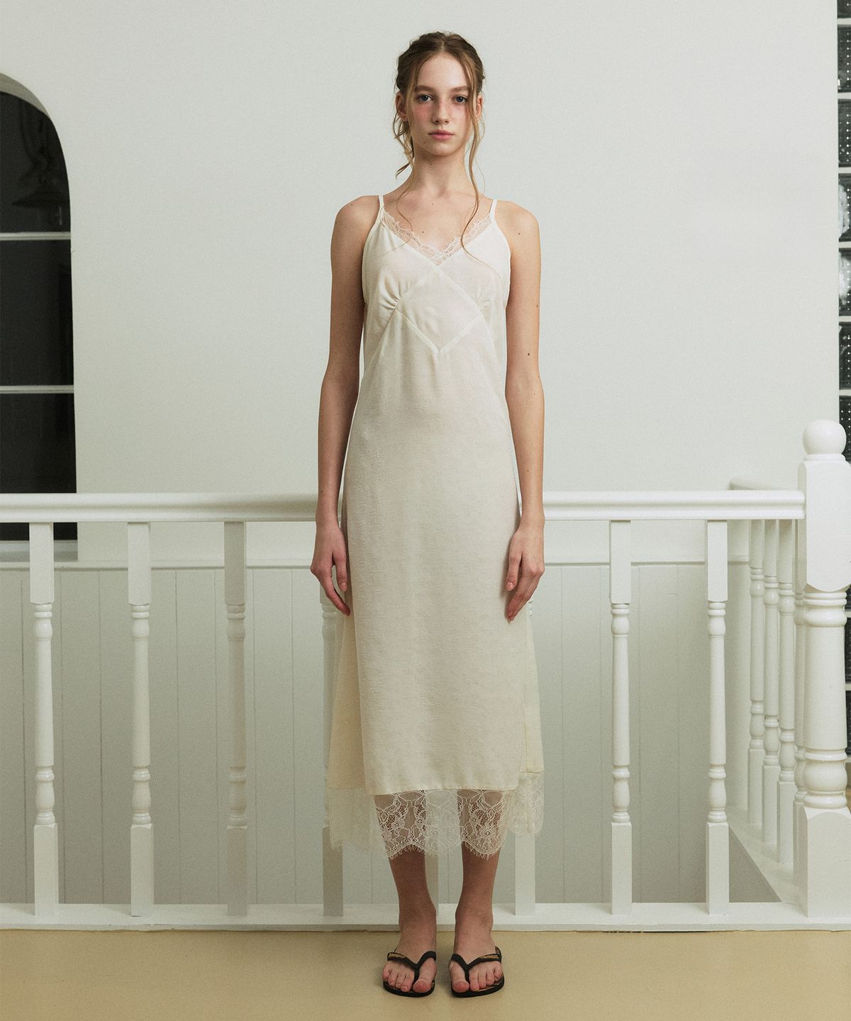 그린버터(GREENBUTTER) Silky Jacquard Lace Dress (Cream)