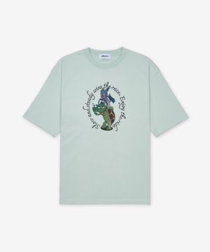 슬로우앤스테디 프린트 반소매 티셔츠 - 라이트블루 / 1211532924