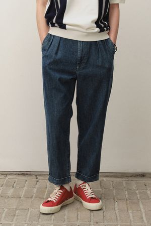 테이퍼드 핏 투턱 데님 팬츠 네이비 BNESTA323NY